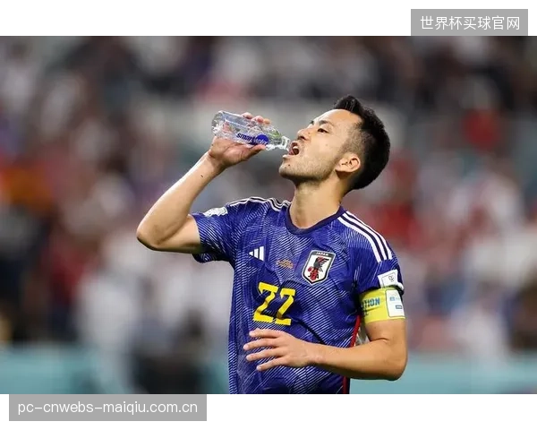 老将吉田麻也回归驰援,森保一意图利用其大赛经验稳定更衣室与后防线。 老将吉田麻也回归驰援,森保一意图利用其大赛经验稳定更衣室与后防线。